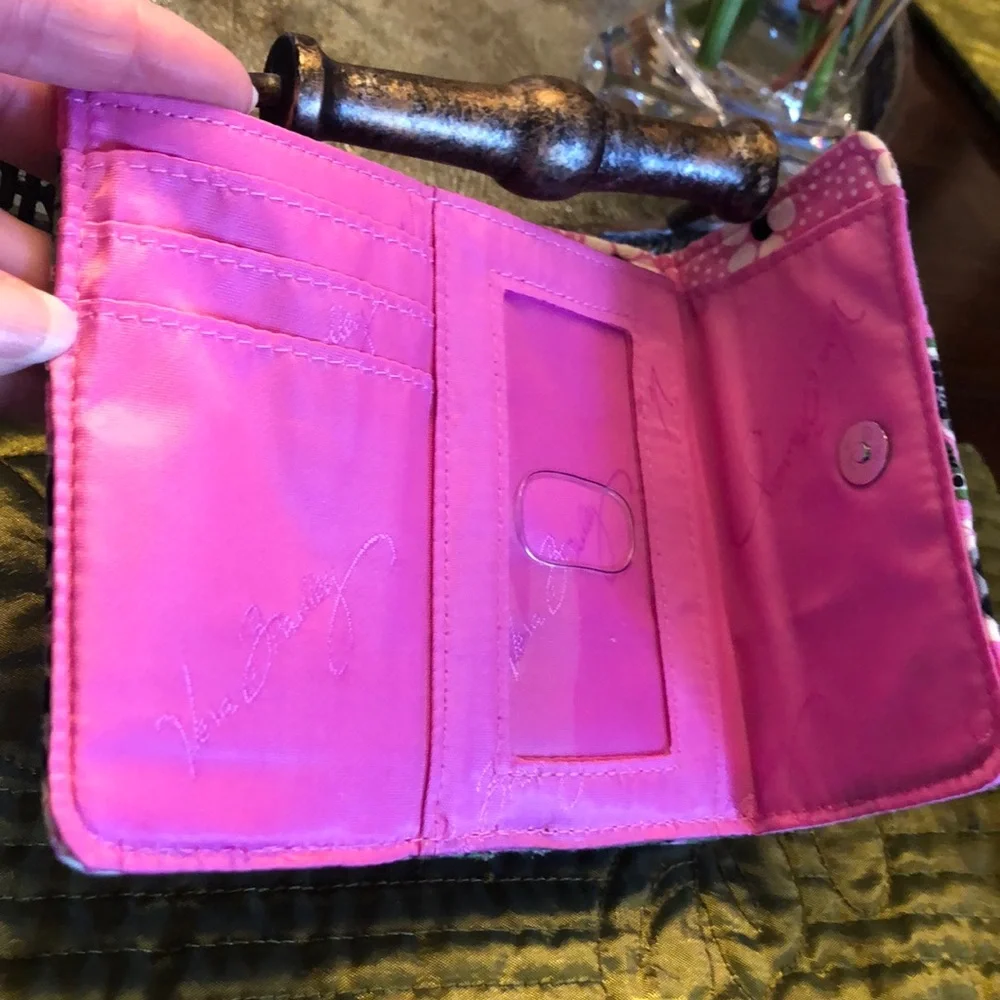 Vera Bradley pink & green floral wallet/coin purse - Picture 4 of 7
